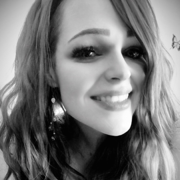 Meet your Posher, Cassie - Picture 1 of 1